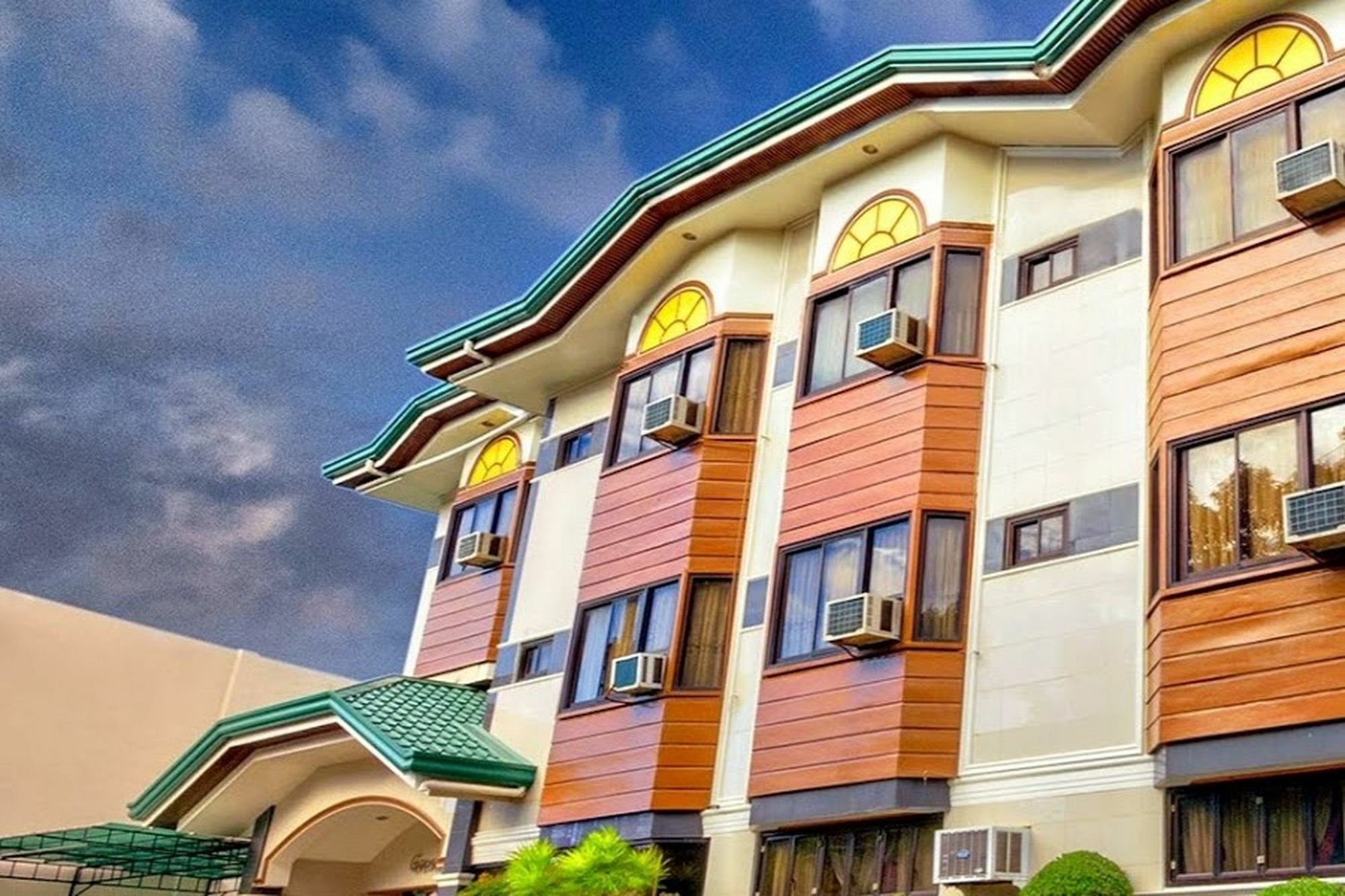 Zen Rooms Vest Grand Suites Bohol Tagbilaran City Exterior photo
